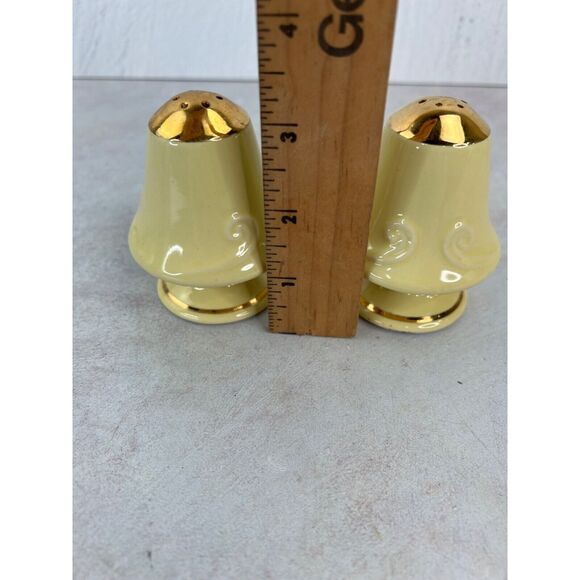 Vintage‎ Gold-Tone Ceramic Salt & Pepper Shakers MCM Cute Kitche - Picture 6 of 8